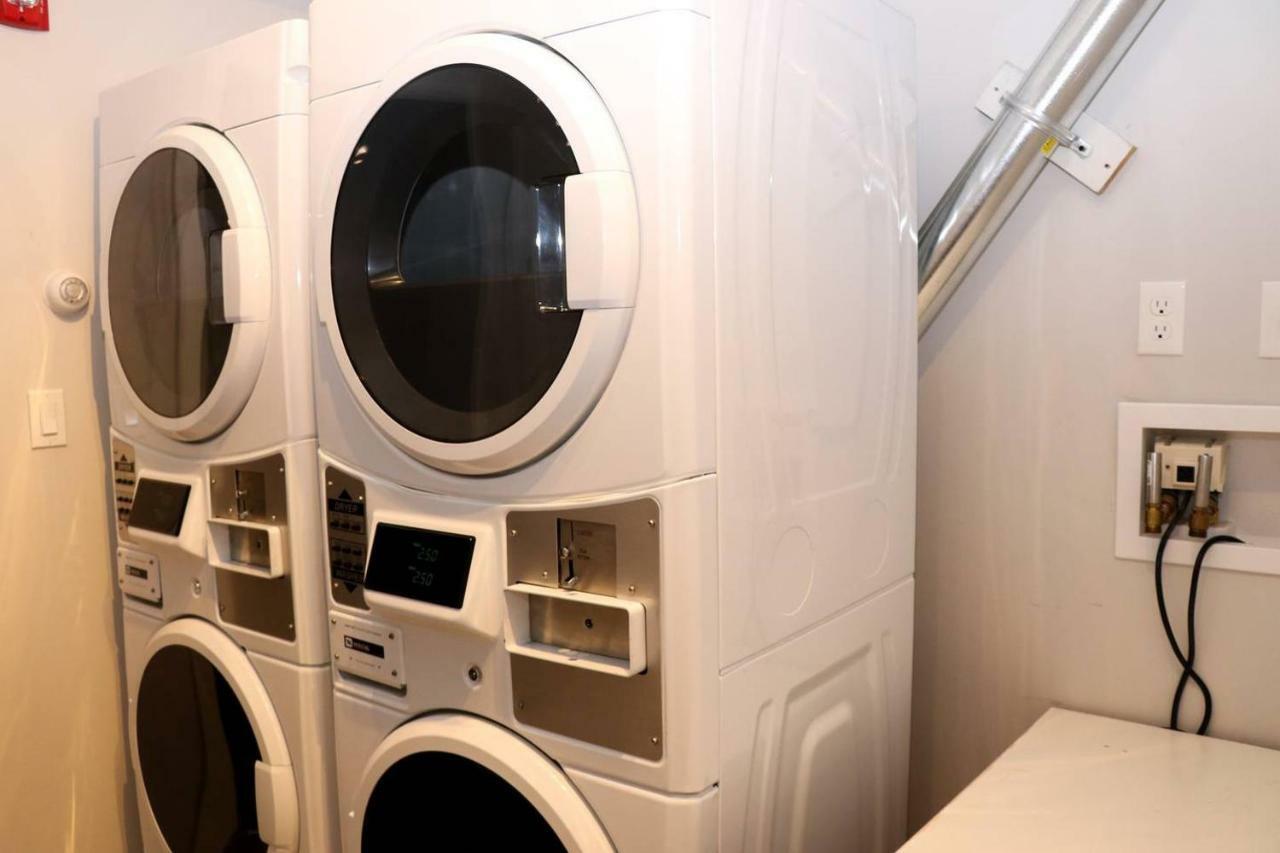 A Stylish Stay W/ A Queen Bed, Heated Floors.. #15 Brookline Eksteriør bilde
