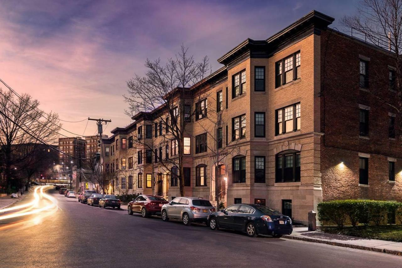 A Stylish Stay W/ A Queen Bed, Heated Floors.. #15 Brookline Eksteriør bilde